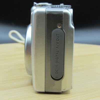 Canon Powershot A560 7.1MP 4X Zoom Digital Camera Powers On