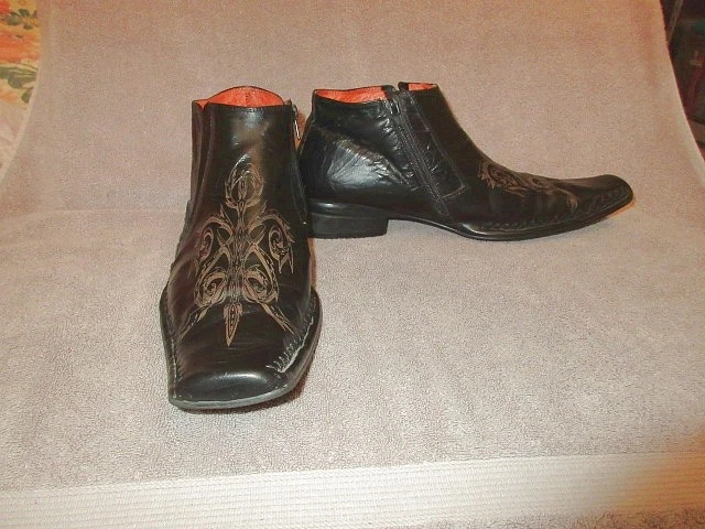 Robert Wayne Footwear Black Ankle Boots for Men for Sale 