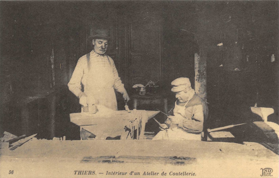 Thiers - Intérieur D'un Atelier De Coutellerie, Livre D'occasion (éditions Cecodi)