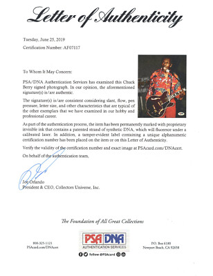 CHUCK BERRY HAND SIGNED 8x10 PHOTO+COA AMAZING IN CONCERT POSE PSA
