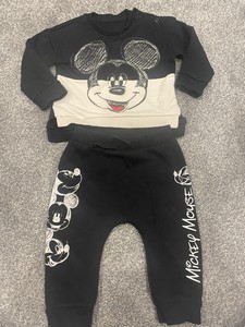Conjunto de Ropa Mickey Mouse Bebé Gris – Amor de Papis | Tienda Infantil
