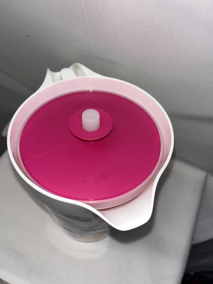 De Colección Tupperware Abstracto 2QT + Juego de Jarra 4 Tazas con Mango + Cuenco 9.5 Pulgadas Foto 4 de 4