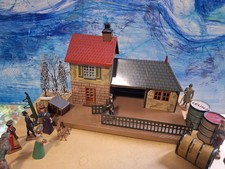 blechspielzeug Bing  Bahnhof  Landbahnhof uralt        ohne Dekoration