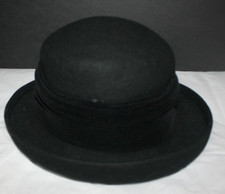 Damska czapka 100% wełniana czarna derby/bowler