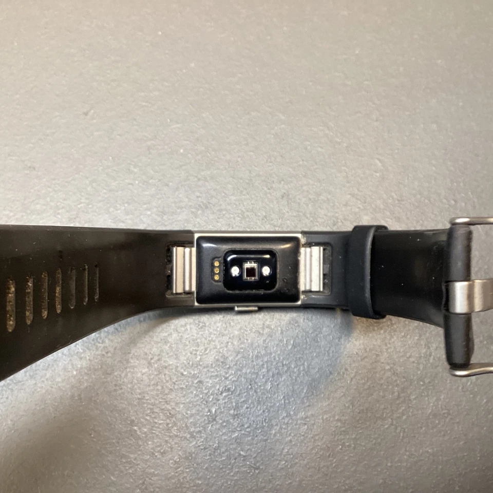 Charge 2 Fitbit w/ Charger & Instruction Booklet Features Date/Month/Time TA#711 - Image 2 of 4