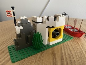 Lego #6266: Pirates - Cannon Cove - Complete