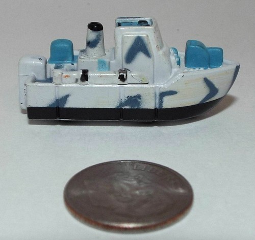 Piccola barca di pattuglia Hasbro in plastica mimetica invernale - Foto 2 di 3