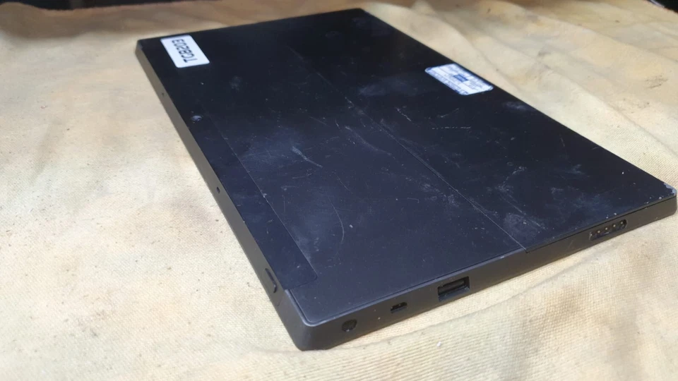 TGB203 Microsoft Surface Windows RT TABLET READ DESCRIPTION 32GB - Image 2 of 4