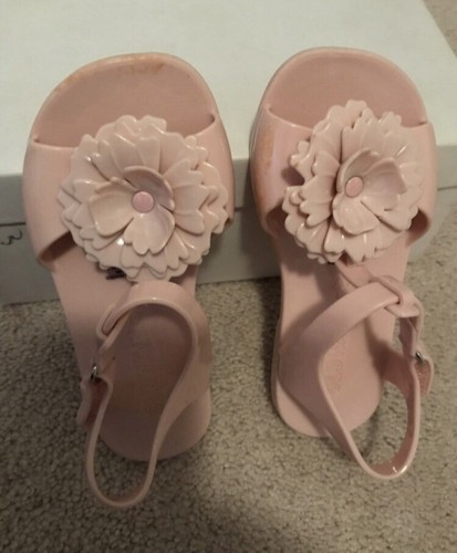 Old Navy Sz 8 Pink Flower Jelly Sandals - Picture 3 of 4