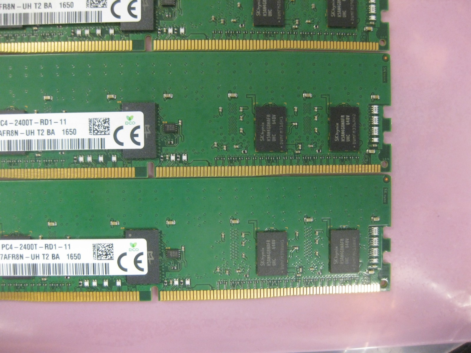 как выглядит 16GB DDR4-2400T-R SK HYNIX HMA451R7AFR8N-UH PC4-19200 Registered ECC Server RAM фото