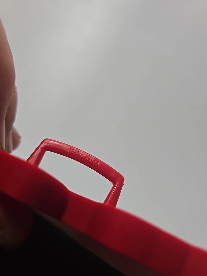 "Cortador de impresión de galletas Tupperware Easter Rabbit Bunny mango rojo vintage 5,25""" Foto 4 de 4