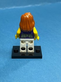 LEGO Town Minifig twn154 - Female Dark Purple Blouse - Light Scratches/No Cracks