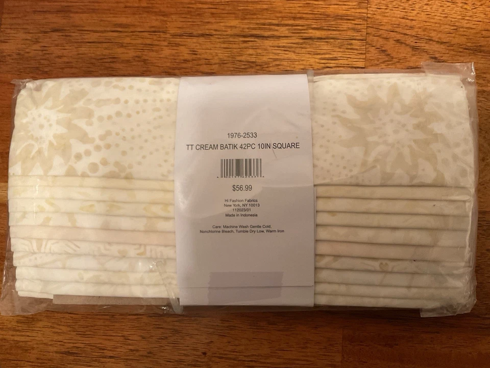 Pastel Hi Fashion Batik capa en crema. Nuevo en paquete original precio de venta sugerido por el fabricante 56,99 USD. Foto 2 de 2