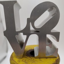 Scultura vintage anni 70 Robert Indiana LOVE metallo argento fermacarte pop art MCM