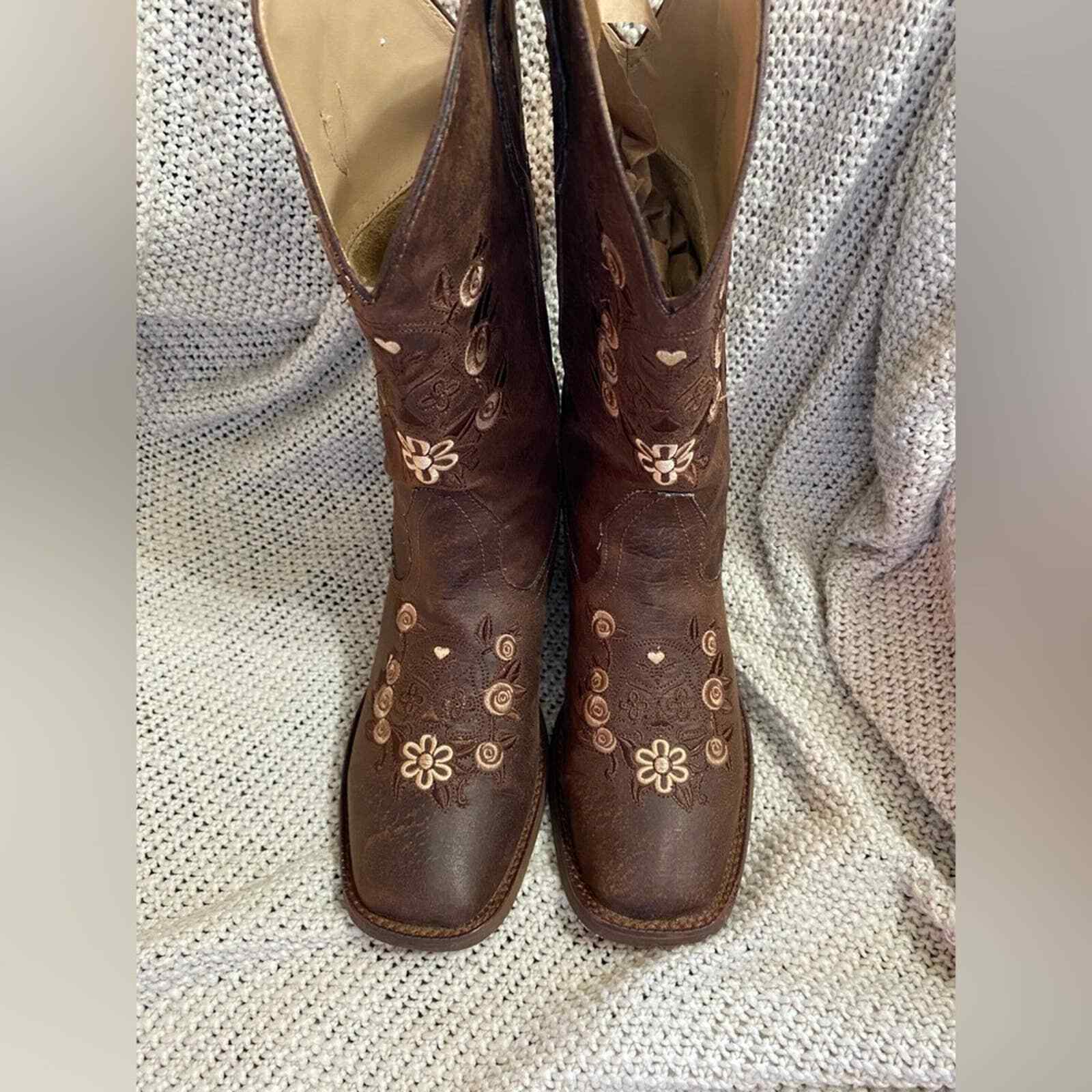 Ropers Faux Leather Embroidered Cowboy Boots, Size 9.5 Gem