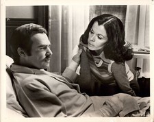 ORIGINAL VINTAGE CINEMA STILL PHOTO MOVIE FUZZ BURT REYNOLDS RAQUEL WELCH