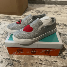 NIB HOO Silver Ruby Heart and Lips Slip-On Sneakers Size 5 Big Kids