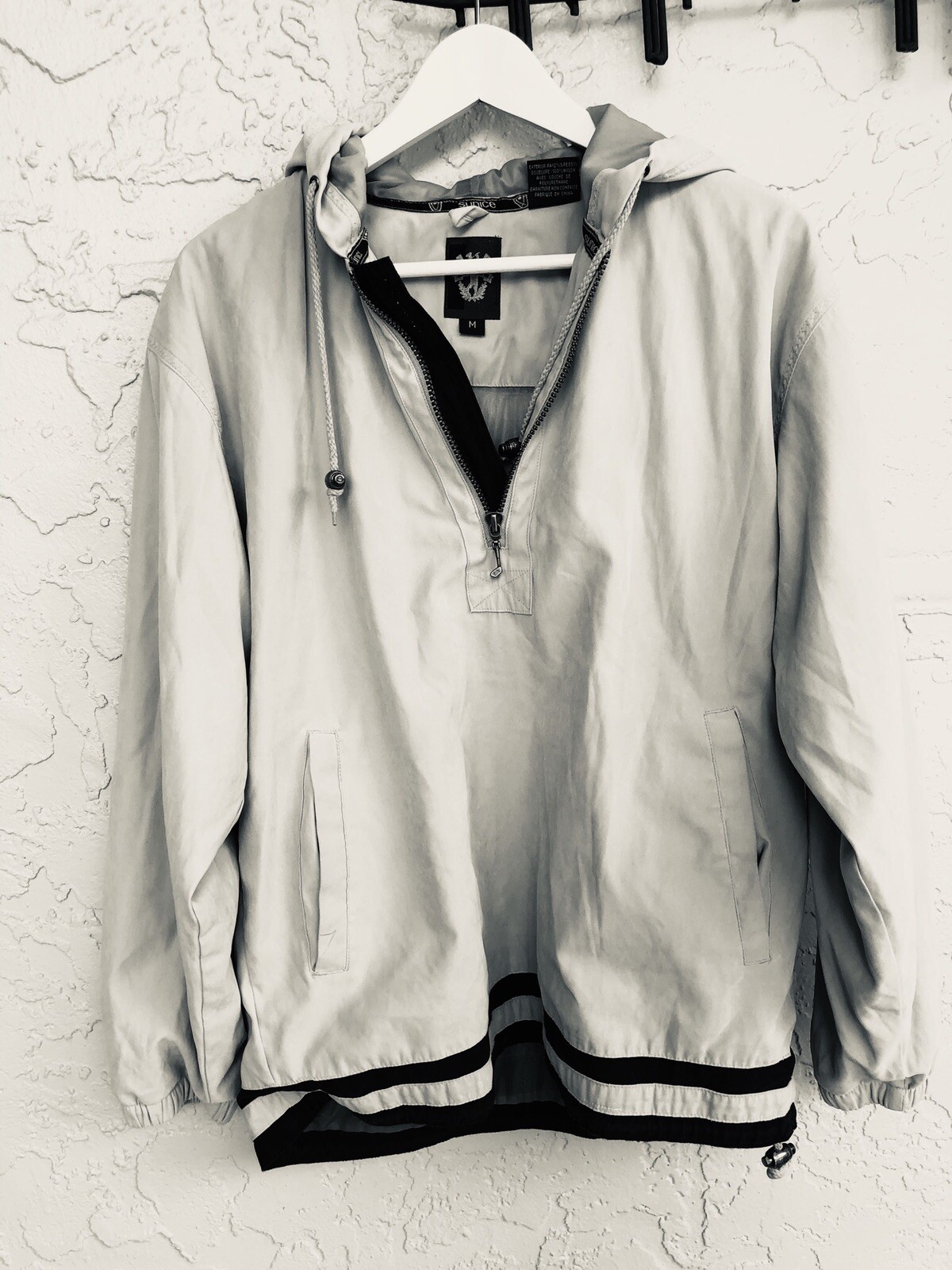 Sunice beige pullover windbreaker jacket with a h… - image 1