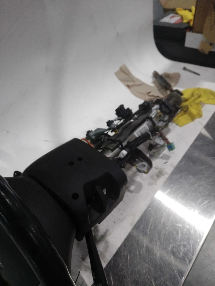 Used Steering Column fits: 2011 Chevrolet Suburban 1500 Column Shift w/o hybrid Foto 2 de 4