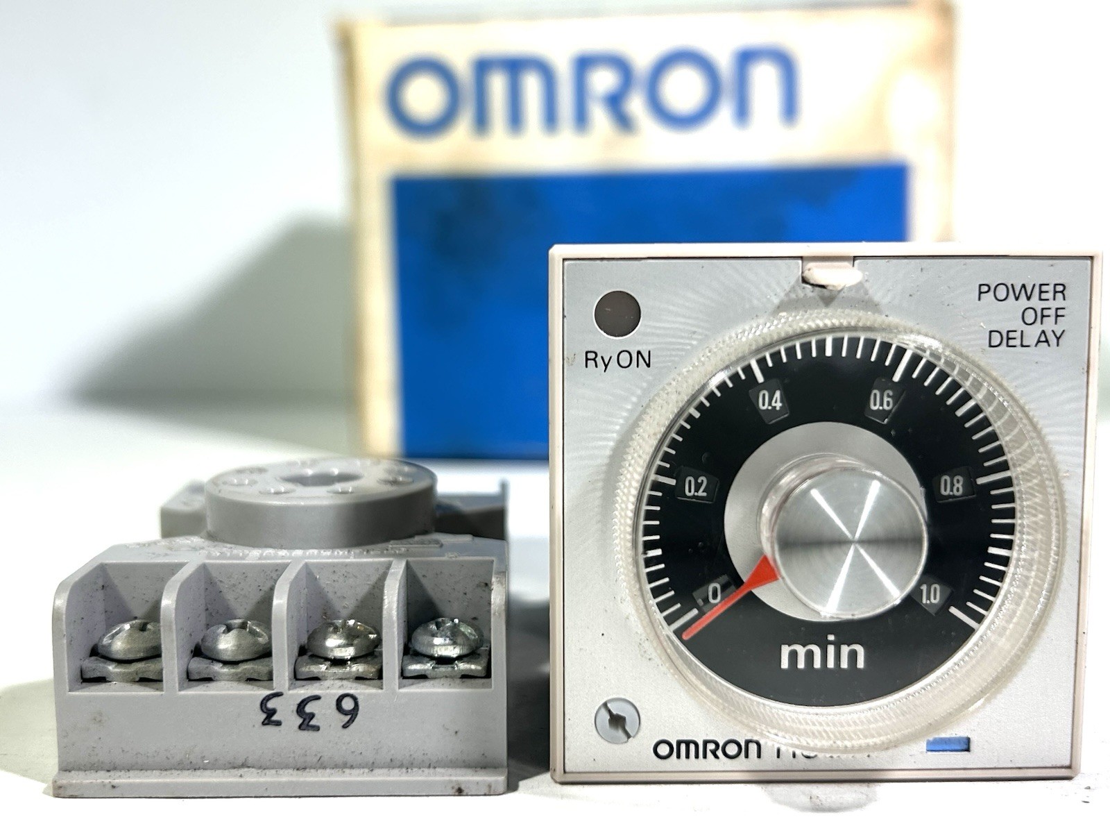 OMRON H3BH-8 Timer W/Base & Box • New • .5-10 min