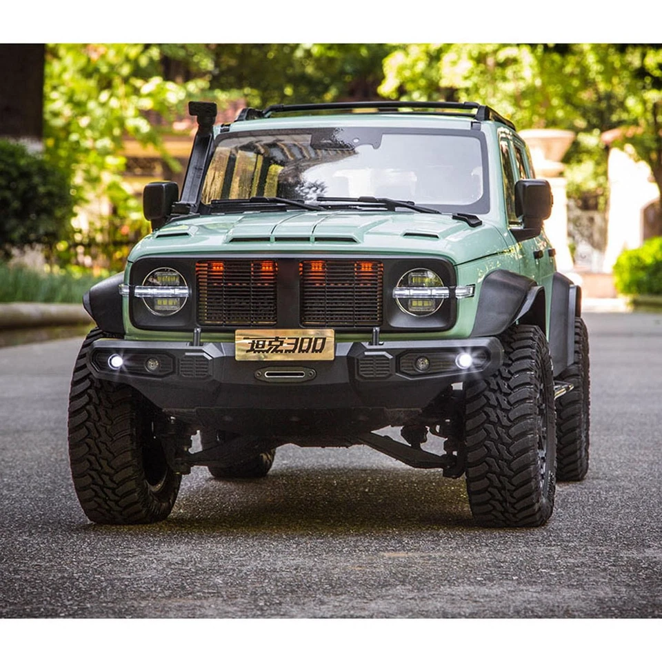 Traction Hobby 1/8 Tank 300 RC Rock Crawler Car Model 2WD Axle Locks Light Radio - Image 3 of 4