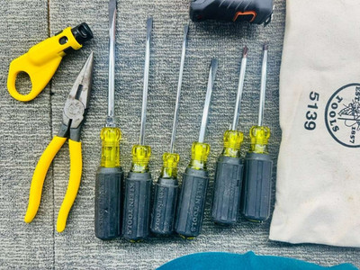 Klein Tools miscellaneous Set D203-8 Pliers 85076 Screwdrivers 5139 Bag - 409093