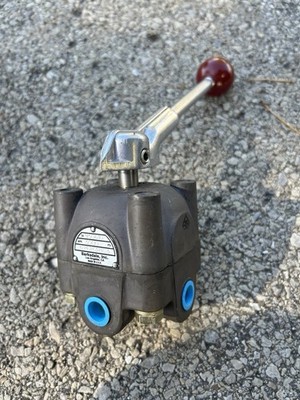 Barksdale D1T1R3HC3 Hydraulic Directional Control Valve 3000 PSI NOS USA