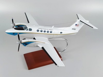 USAF Beechcraft C-12 Huron 60168 Desk Top Display Plane Model 1/32 SC Airplane