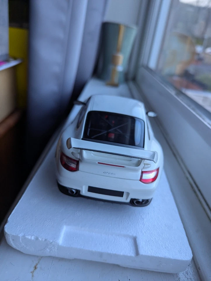 Minichamps Porsche 911 GT2 RS 2011 White  Boxed 1:18 Scale - Image 4 of 4