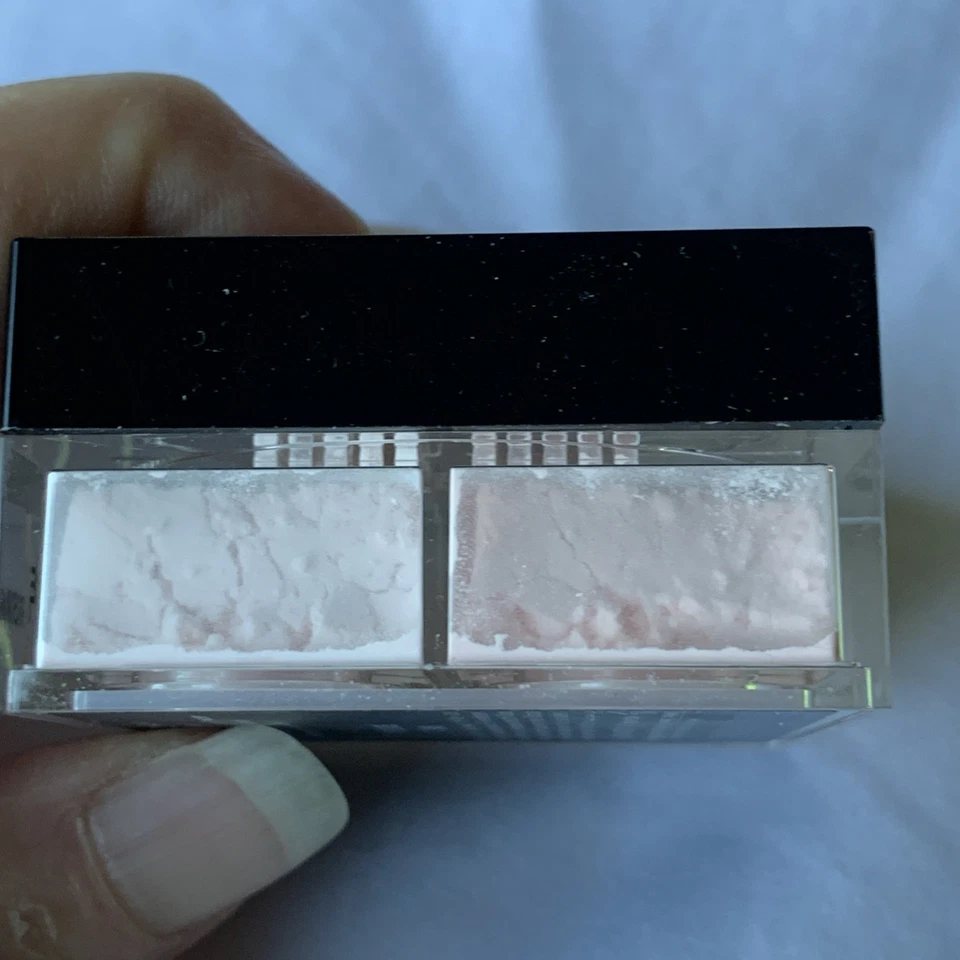 Original Givenchy Prisme Libre Mat-Finish Enhanced Radiance Powder-3 Voile Rose - Image 4 of 4