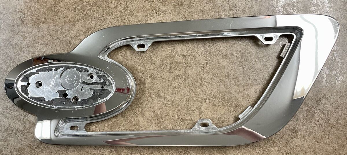 2019 Peterbilt 367 Hood Side Vent | L606014 | Genuine OEM 2019 Peterbilt 367 Hood Side Vent | L606014 | Genuine OEM