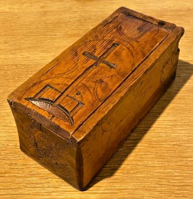 antique coffret de dentellière en bois sculpté et décoré - Photo 1/4