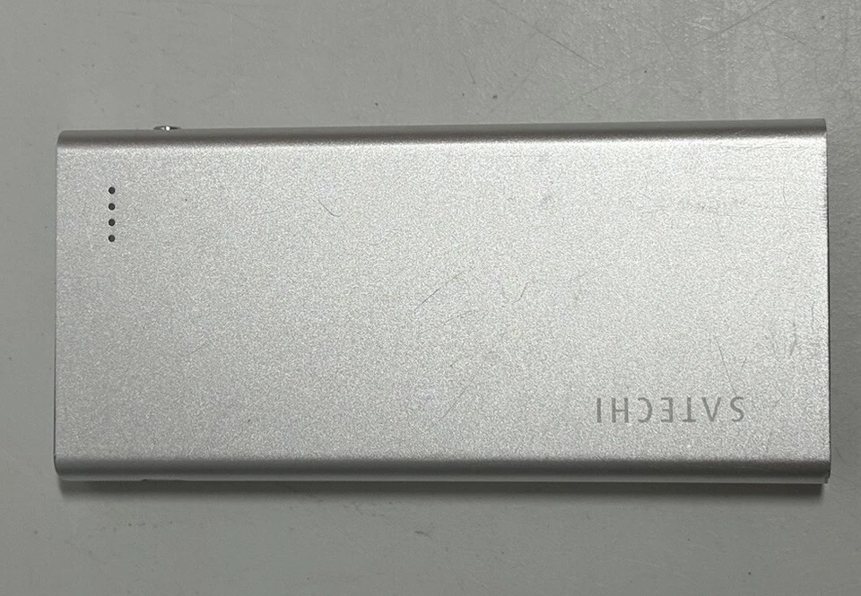 Banco de alimentación Satechi Power Bass 10.000 MAH ST-A10000 Foto 3 de 4