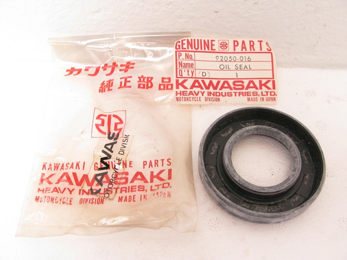 Kawasaki New NOS Transmission Oil Seal 92050-016 A1 A7 A1SS A7SS