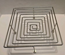 Fruttiera vintage post moderna arrotolata in metallo 9,5 x 9,5 x 4".