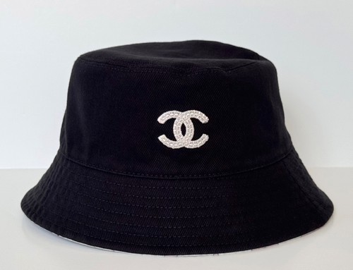 24P CHANEL BLACK WHITE  CC LOGO BUCKET CLOCHE HAT S SMALL