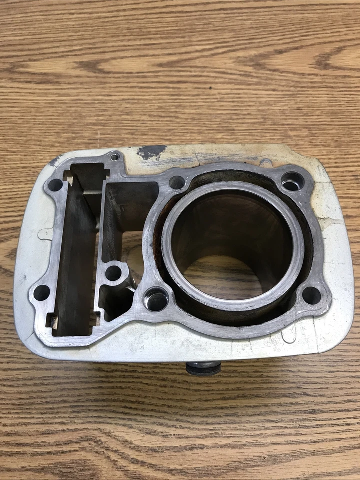 HONDA SHADOW VLX VT600 1988-2007, PARTE CILINDRO DELANTERO # 12100-MR1-830 Foto 2 de 4