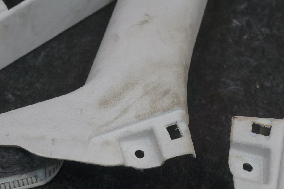 套装 2 左右上 C 支柱玻璃保护套 4N4867241 奥迪 A8l Quattro 19-21 — 第 4/4 张图片