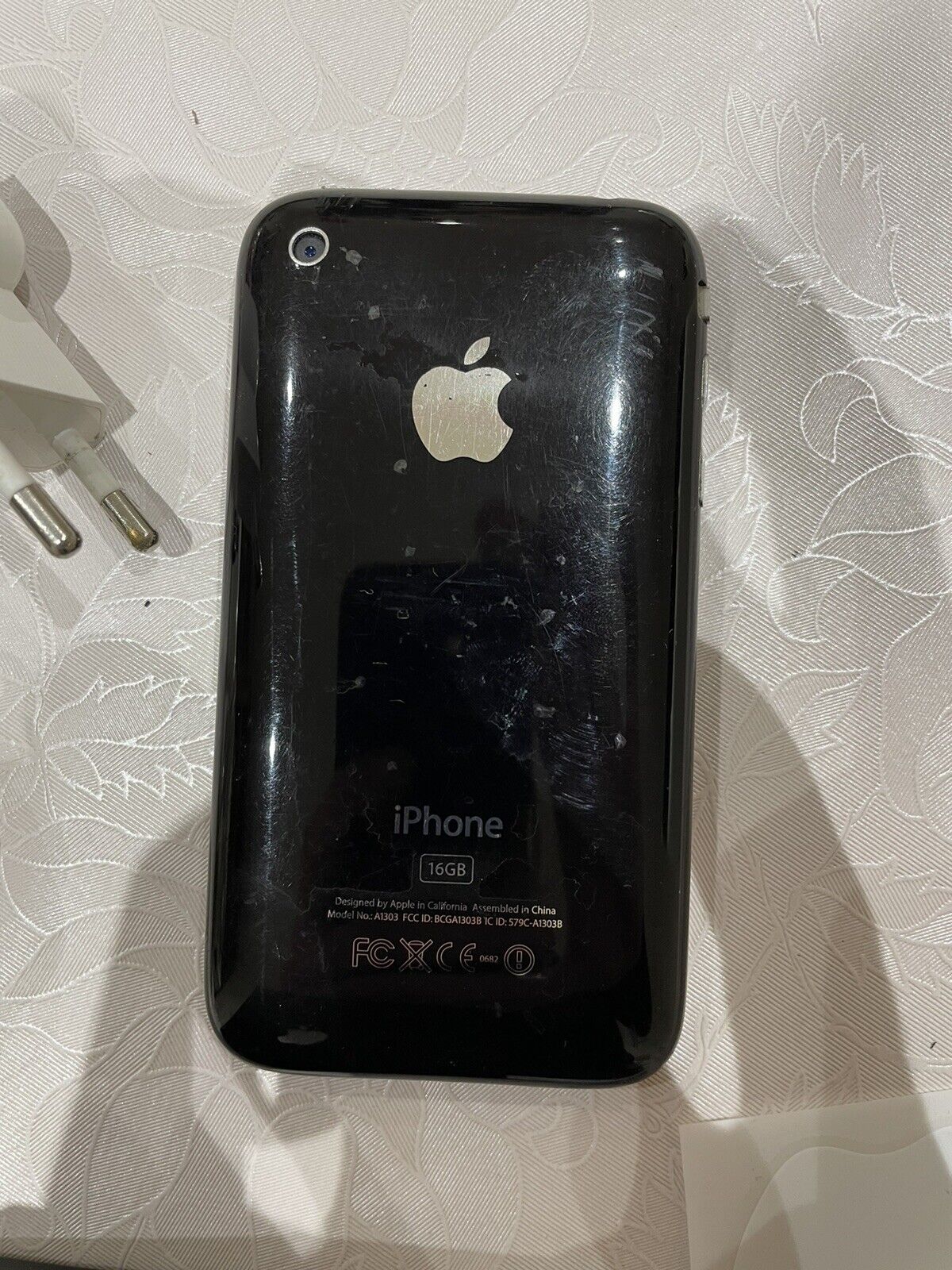 Apple iPhone 3GS 16gb white boxed sim locked