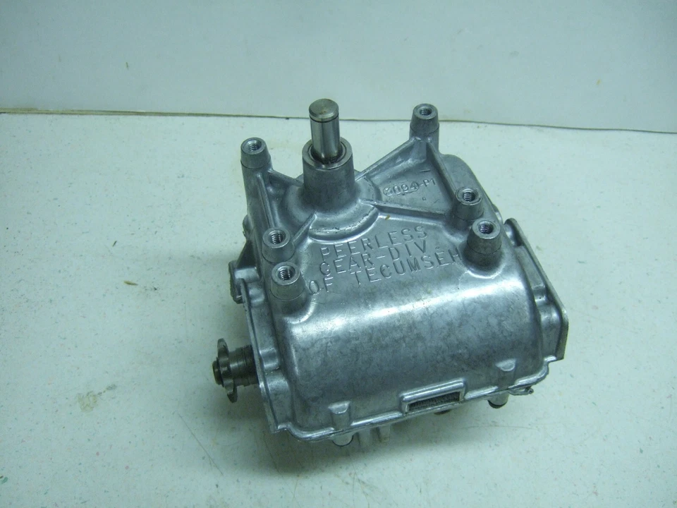 Cortacéspedes de transmisión Peerless 5 velocidades R70 R72 R92 cultivador 820, 820A nuevo John Deere Foto 4 de 4