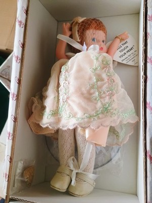 Effanbee Patsyette Sweet Surprise 9 in Doll Blue Eyes Red Curly Hair Boxed