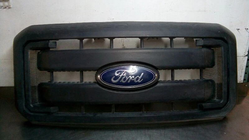 *BROKEN MOUNT* Grille from 2012 Ford F550 Super Duty 5778826 - Image 3 of 4