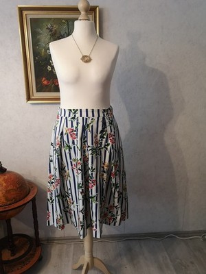 Wunderschöner Blau-weißer Esprit Collection Rock Blumen und Taschen in Gr. 40.