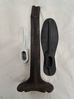 Cast Iron Cobbler Shoe Anvil Stand 14" W/ #18 & #2