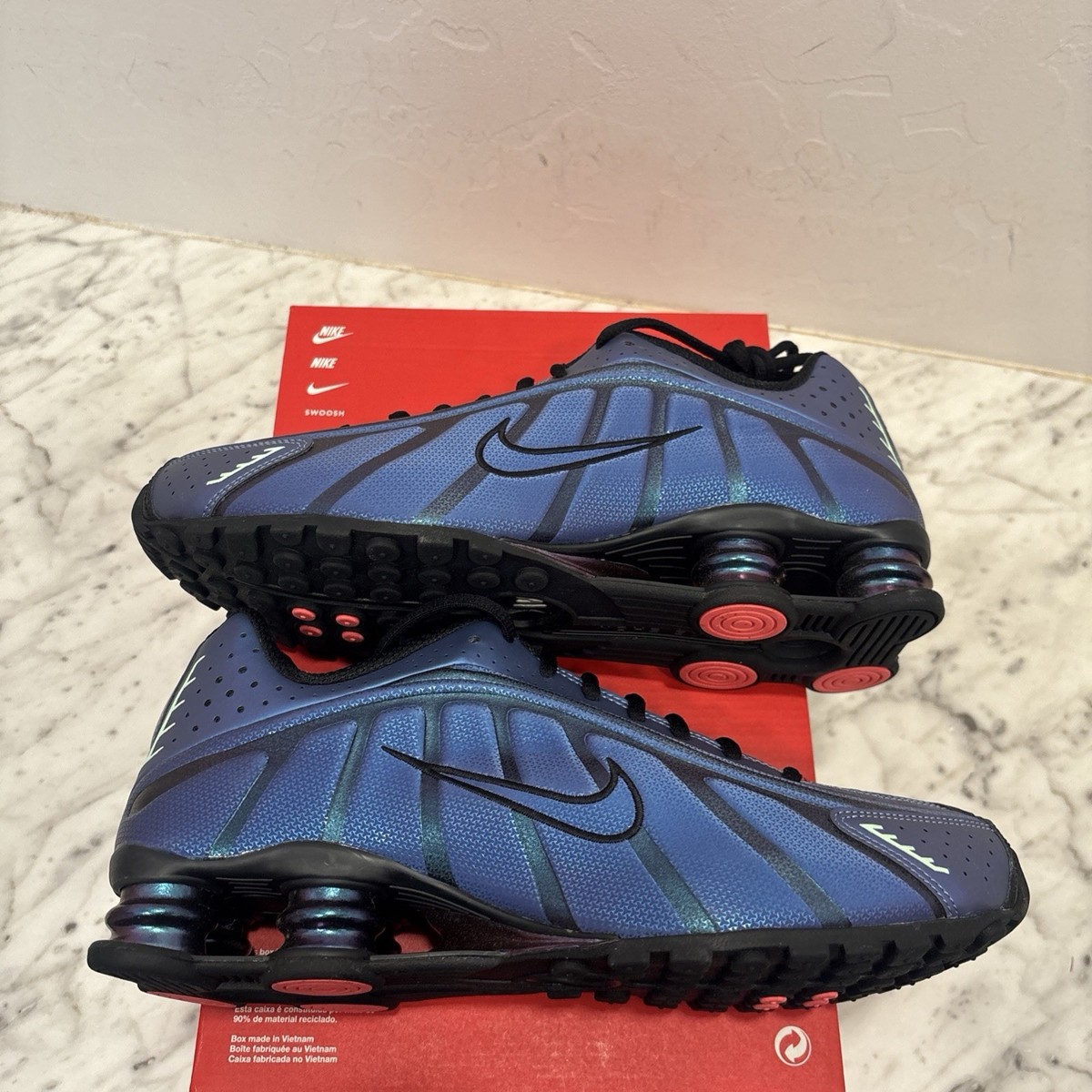 NEW Nike Shox R4 