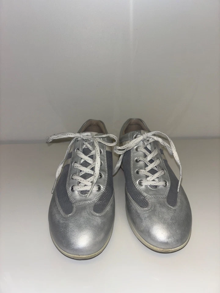 Zapatos de golf Ecco para mujer talla 8/38 zapatillas acolchadas de cuero plateado Foto 2 de 4