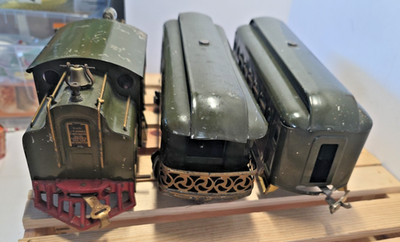LIONEL PREWAR 33 LOCOMOTIVE SET