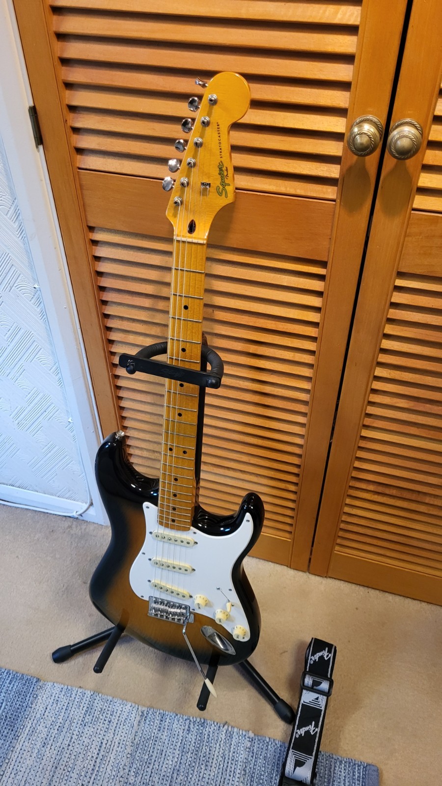 Squier Classic Vibe 60's Stratocaster Guitar - MINT !