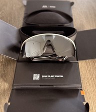 Oakley Meta Vanguard Smart Glasses White Frame | Prizm Black Lens