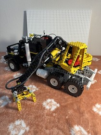 Vintage Lego Technic 8868 Air Tech Claw Rig (missing 1 tube, NOT TESTED, manual)